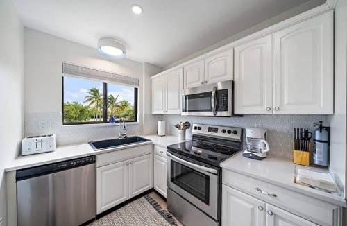 Bella Vista Condo | Tastefully modern, yet comfortably coastal.