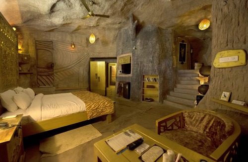 Avarghani Hotel | Tathastu Pench