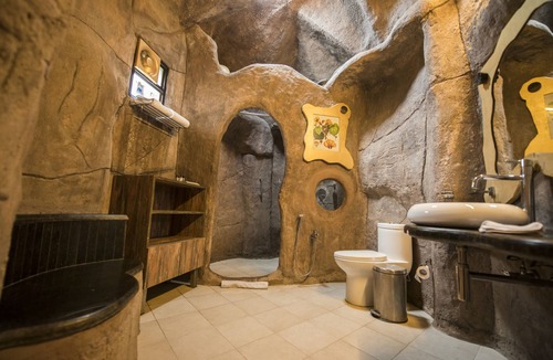 Avarghani Hotel | Tathastu Pench