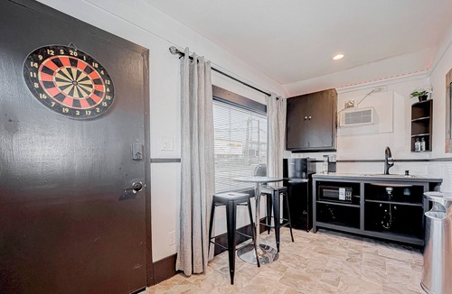 Washington Ave./ Memorial Park Apartment | Tattoo Studio-this converted tattoo studio faces all the Washington Ave action