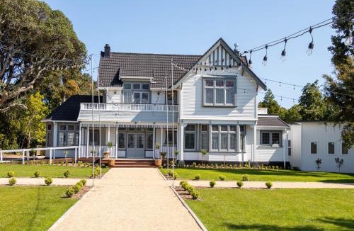 Manakau Hotel | Tatum