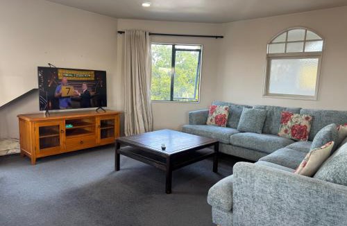 Tauranga House | Tauranga Harbour View