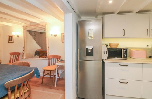 Bishops Tawton Cottage | TAWSTOCK VIEW, pet friendly, with open fire in Bishops Tawton