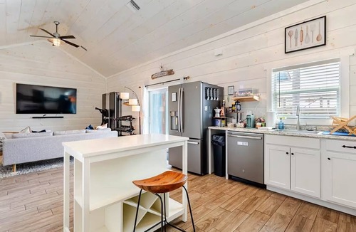 Taylor Creek House | Taylor Creek Isles Cottage with Lake Access + Deck
