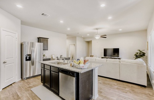 Magnolia House | TCH - Comfy 4bd/2ba home in Magnolia w/Workspace