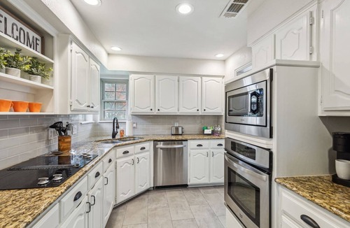 Plano House | TCH - Spacious 4bd/3ba home in Plano with Pool