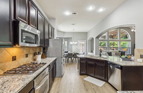 Roanoke House | TCH - Spacious 5bd/2.5ba Roanoke home with Office