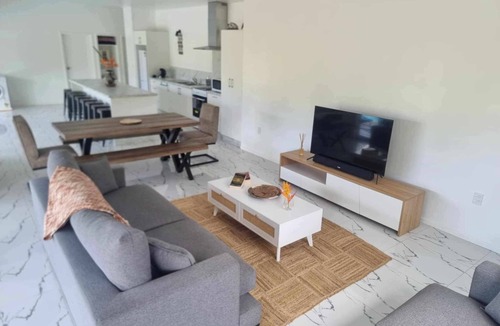 Muri Villa | Te Aro Villa 1 Brand new 3 brm villa with pool in Muri.