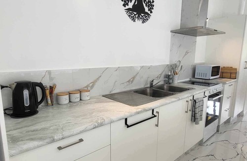 Muri Villa | Te Aro Villa 1 Brand new 3 brm villa with pool in Muri.