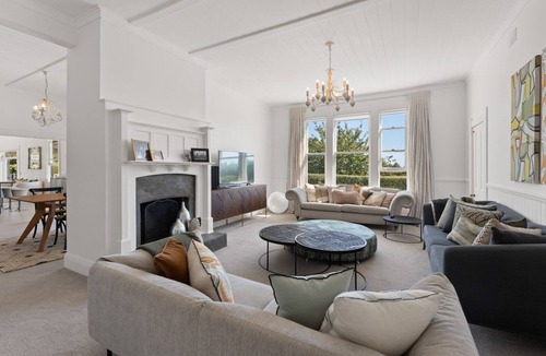 Te Horo Villa | Te Horo Haven - spacious 4 Bedroom Villa with Pool, Spa and great family vibes!