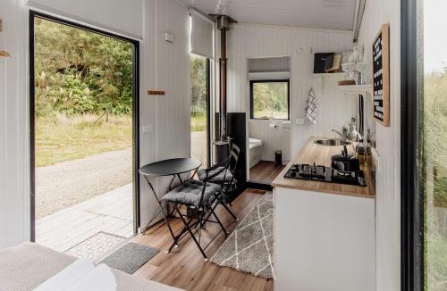 Shannon House | Te Paki Dam View by Tiny Away