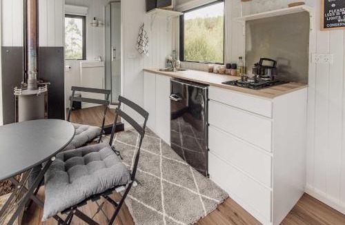 Shannon House | Te Paki Dam View by Tiny Away