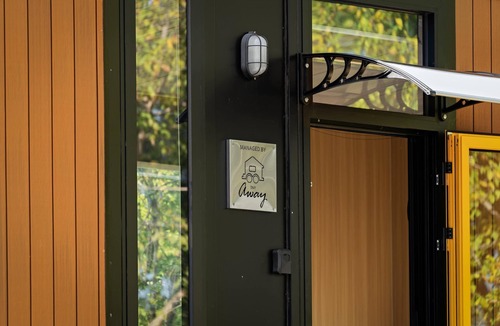 Markwood House | Tea Garden Creek Farm Retreat 2 by Tiny Away