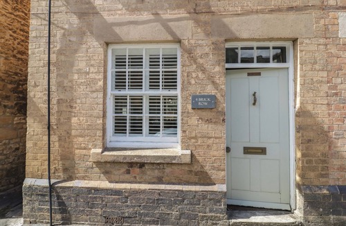 Chipping Campden House | TEA TREE COTTAGE, pet friendly, with open fire in Chipping Campden