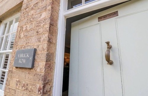 Chipping Campden House | TEA TREE COTTAGE, pet friendly, with open fire in Chipping Campden