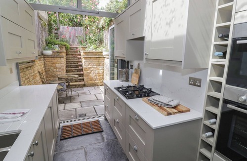 Chipping Campden House | TEA TREE COTTAGE, pet friendly, with open fire in Chipping Campden