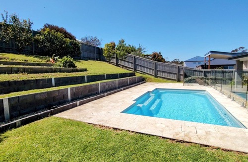 Inverloch House | Tea Tree Poolside Escape