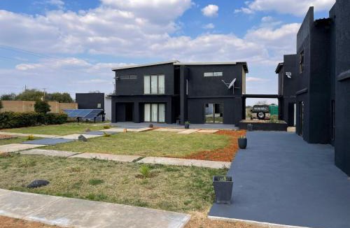 Ikopeleng House | Team Sek Guest Studio