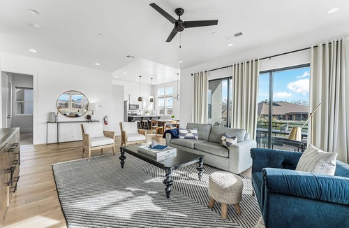 Bloomington House | Tee for Two at Bloomington Country Club: Reunion Property, Pool, Golf
