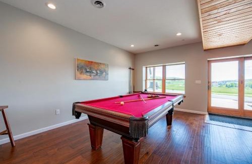 Waterfront Greens House | Tee Time