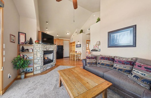 Estes Park Apartment | Teepee Mountain 12A Condo