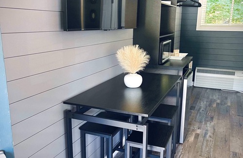 Roscommon Apartment | TeePee Room 11-Newly Renovated