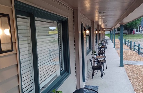 Roscommon Apartment | TeePee Room 3- Newly Renovated