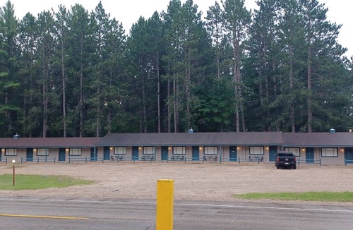 Roscommon Apartment | TeePee Room 4 - Newly Renovated