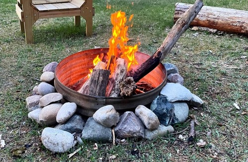 Roscommon Apartment | TeePee Room 5- Newly Renovated