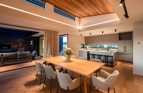 Wanaka Villa | Teitei Home - Panoramic Lake & Mountain Views, Theatre and Fireplace