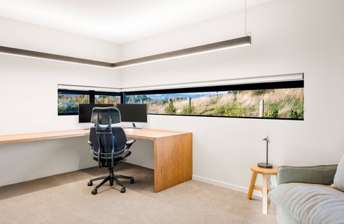 Wanaka Villa | Teitei Home - Panoramic Lake & Mountain Views, Theatre and Fireplace
