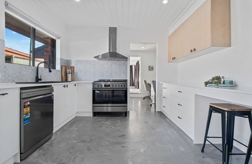 Lake Albert House | Telopea - Contemporary & Refined Sophistication