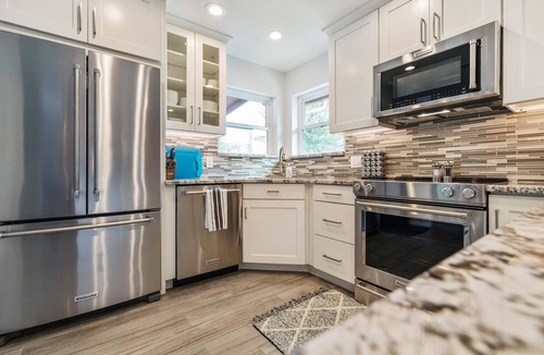 The Lakes House | Tempe Lakes VACATION SPECIAL! Heated Pool, Spa, Pickleball, Gym + Near ASU
