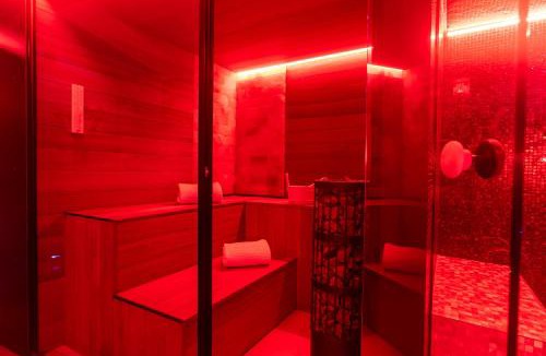 Crisnee Hotel | Temple Torii