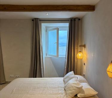 Pica Galo Apartment | Templlo Residences Cozy Coastal Private Studios near Lisbon