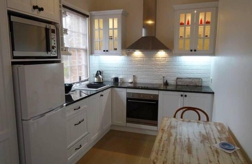 Tenterfield Cottage | TENTERFIELD ACCOMMODATION’s“Red Rose Cottage”