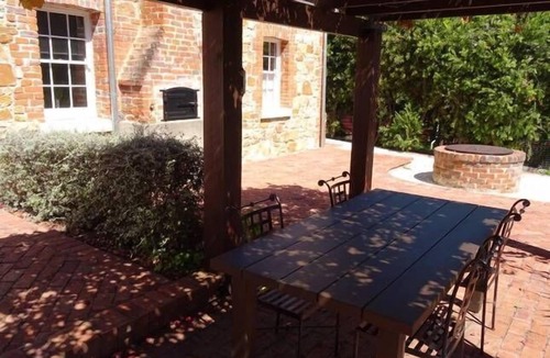 Tenterfield Cottage | TENTERFIELD ACCOMMODATION’s“Red Rose Cottage”