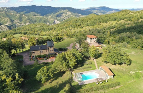 Casteldelci Villa | Tenuta d’Elci – Private Estate for 14 | Private Pool, Nature & Total Privacy