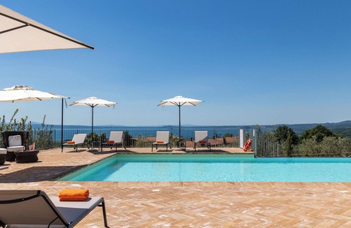 San Lorenzo Nuovo Villa | Tenuta Poggio Guiano- Property with pool and views of Lake Bolsena
