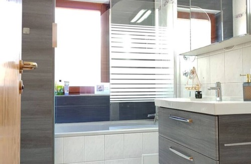 Steinenbronn Apartment | Terminal Design Apartments - Terrasse & Waiputv