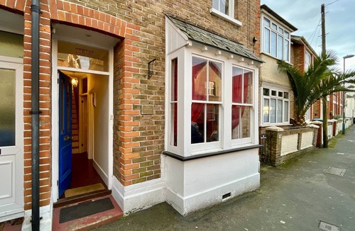 Bognor Regis Cottage | Tern Cottage by inspirestays.com - a cottage that sleeps 4 guests in 2 bedrooms