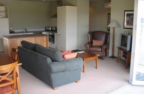 Windwhistle Villa | Terrace Downs. Modern 2 Bedroom Villa. Mount Hutt.