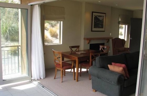 Windwhistle Villa | Terrace Downs. Modern 2 Bedroom Villa. Mount Hutt.