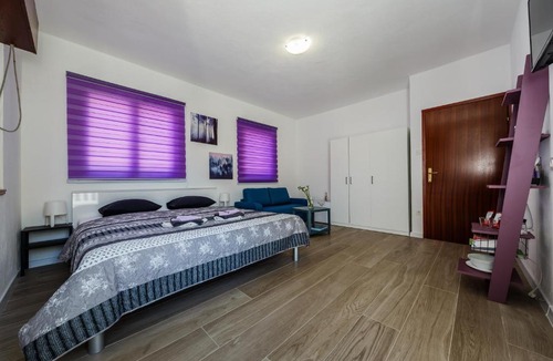 Vis House | Terrace Room Mar