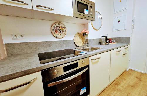 Chodov Apartment | TERRACE-VIEW 2BR PRAGUE APARTMENTS for Business & Leisure, FREE PARKING & Gym, Near Metro & Aqua Sport Centre