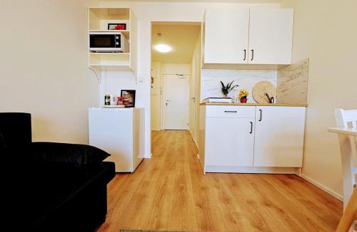 Chodov Apartment | TERRACE-VIEW PRAGUE STUDIOS for Business & Leisure, FREE PARKING, Near Metro, Gym