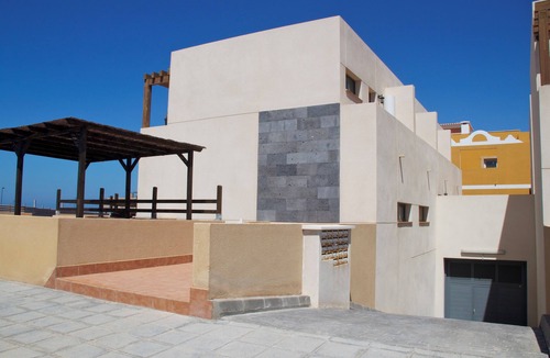 El Cotillo Apartment | TERRACED HOUSE VERY NEAR OF THE LAGOONS OF THE COTILLO AND 5 MINUTES WALK TO THE CENTER OF THE TOWN