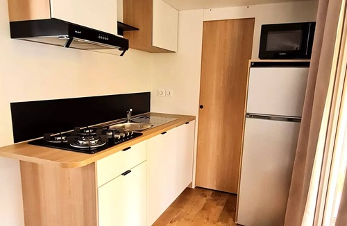 Calviac House | Terracotta Superior Mobile Homeeur 3 -Bedroom, Sleeps 4 + TV