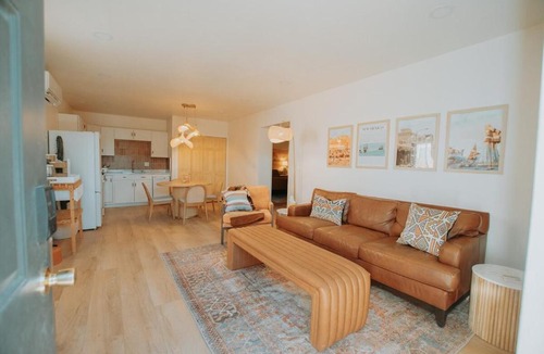 South Broadway Apartment | Terracotta Suite at ArnoTriplex! Hot Tub-Close to Downtown-Pet Friendly-No Pet Fee!