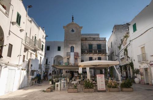 Old Town Cisternino Apartment | Terrazza sull Orologio - Central Square View